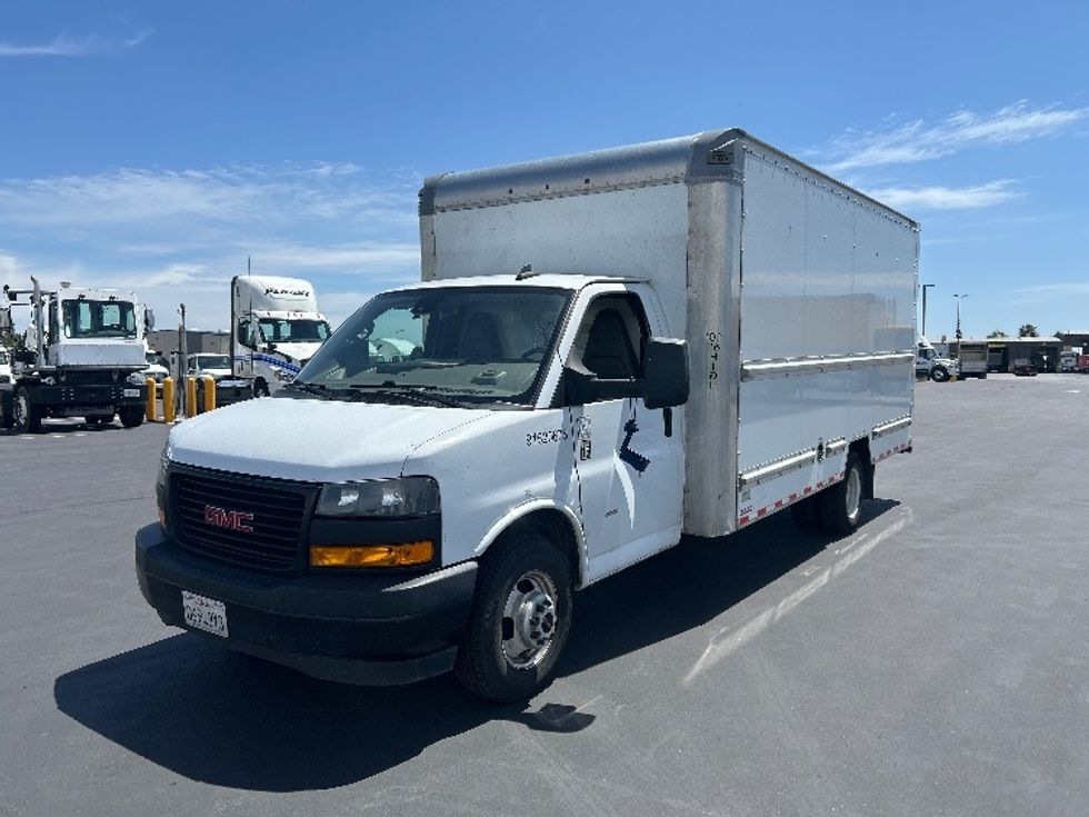 Light Duty Box Truck-Light and Medium Duty Trucks-GMC-2021-Savana G33903-Stockton-CA-166,001\n\t\tmiles-$ 19,750 - Image 3