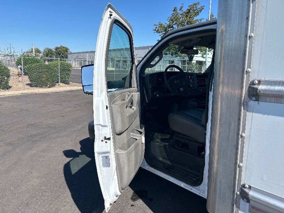 Light Duty Box Truck-Light and Medium Duty Trucks-GMC-2021-Savana G33903-Stockton-CA-87,196\n\t\tmiles-$ 32,250 - Image 16