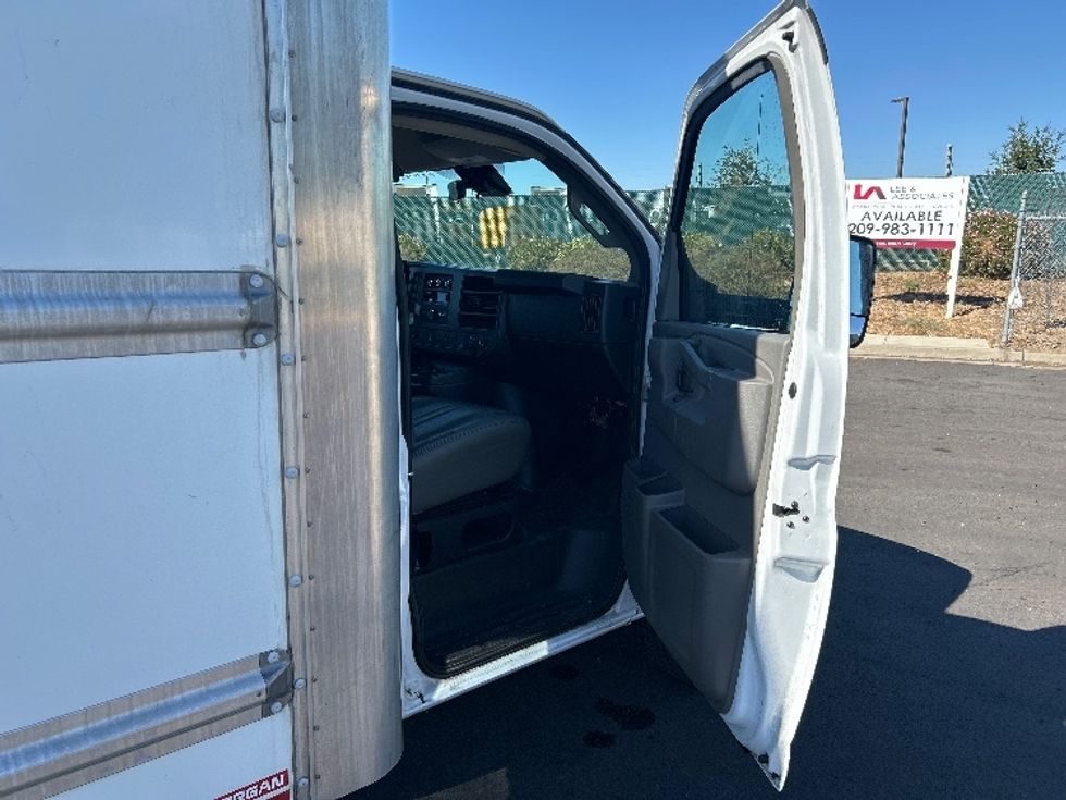 Light Duty Box Truck-Light and Medium Duty Trucks-GMC-2021-Savana G33903-Stockton-CA-87,196\n\t\tmiles-$ 32,250 - Image 20