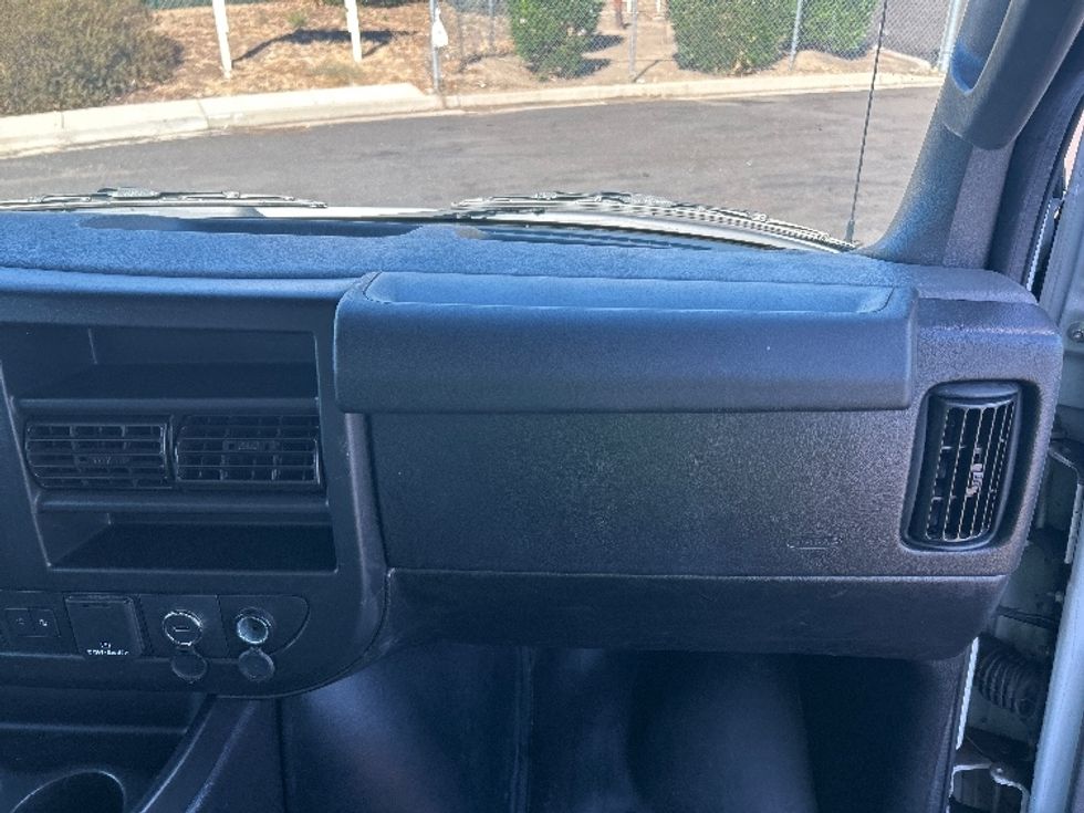 Light Duty Box Truck-Light and Medium Duty Trucks-GMC-2021-Savana G33903-Stockton-CA-87,196\n\t\tmiles-$ 32,250 - Image 21