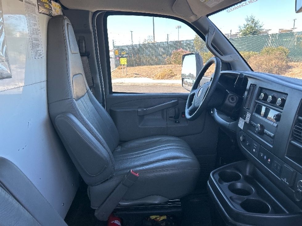 Light Duty Box Truck-Light and Medium Duty Trucks-GMC-2021-Savana G33903-Stockton-CA-87,196\n\t\tmiles-$ 32,250 - Image 22