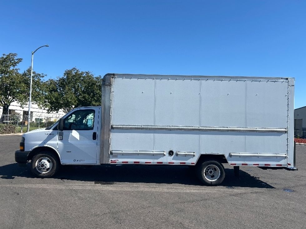 Light Duty Box Truck-Light and Medium Duty Trucks-GMC-2021-Savana G33903-Stockton-CA-87,196\n\t\tmiles-$ 32,250 - Image 4