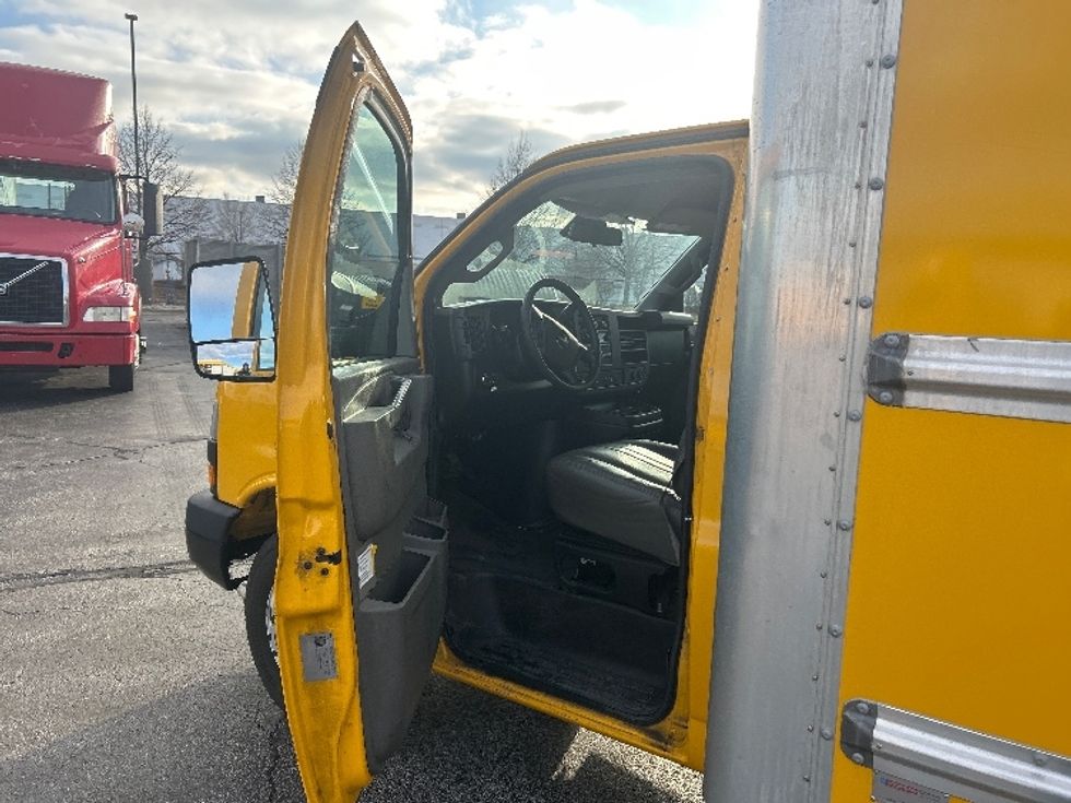 Light Duty Box Truck-Light and Medium Duty Trucks-GMC-2021-Savana G33903-Sturtevant-WI-103,049\n\t\tmiles-$ 26,500 - Image 16