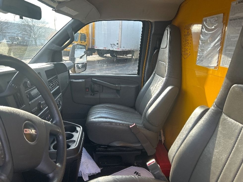 Light Duty Box Truck-Light and Medium Duty Trucks-GMC-2021-Savana G33903-Sturtevant-WI-103,049\n\t\tmiles-$ 26,500 - Image 19