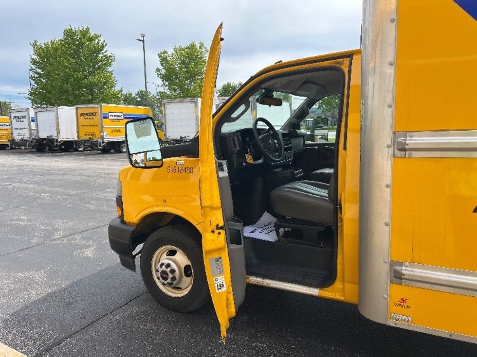 Light Duty Box Truck-Light and Medium Duty Trucks-GMC-2021-Savana G33903-Sturtevant-WI-107,272\n\t\tmiles-$ 23,500 - Image 16
