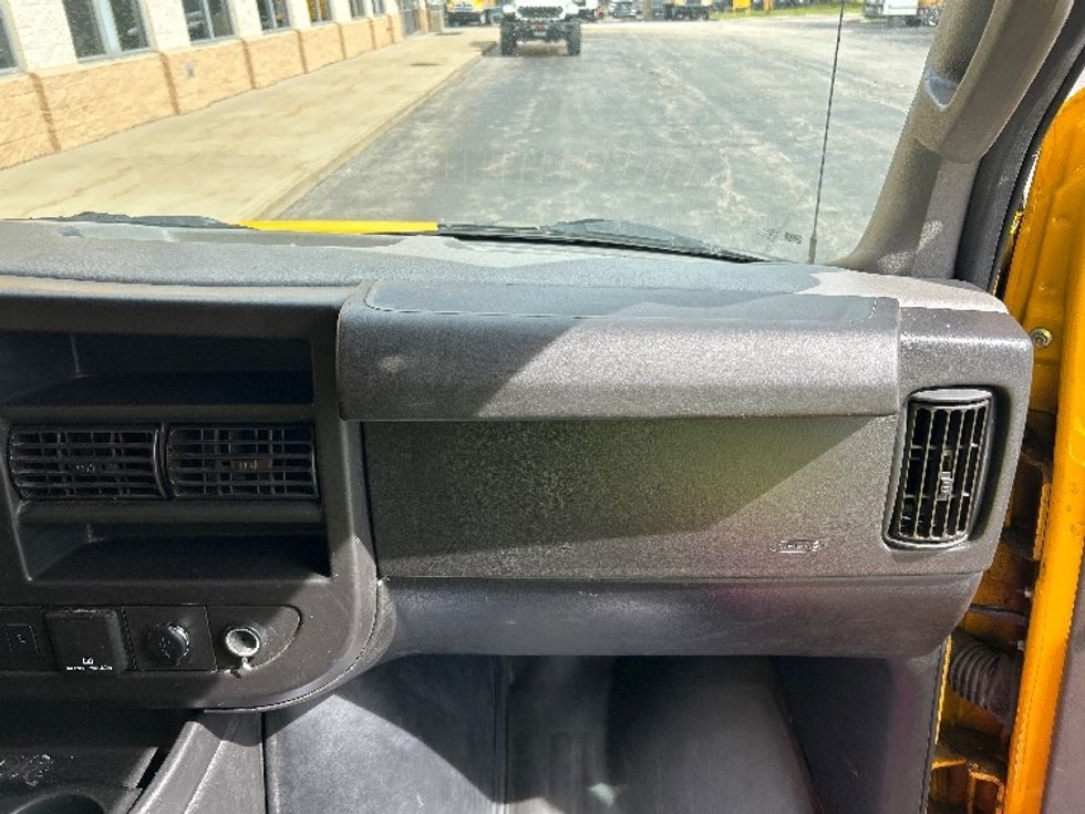 Light Duty Box Truck-Light and Medium Duty Trucks-GMC-2021-Savana G33903-Sturtevant-WI-107,272\n\t\tmiles-$ 23,500 - Image 21