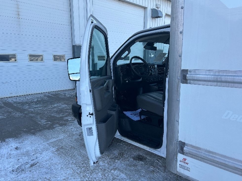 Light Duty Box Truck-Light and Medium Duty Trucks-GMC-2021-Savana G33903-Sturtevant-WI-119,534\n\t\tmiles-$ 27,750 - Image 16