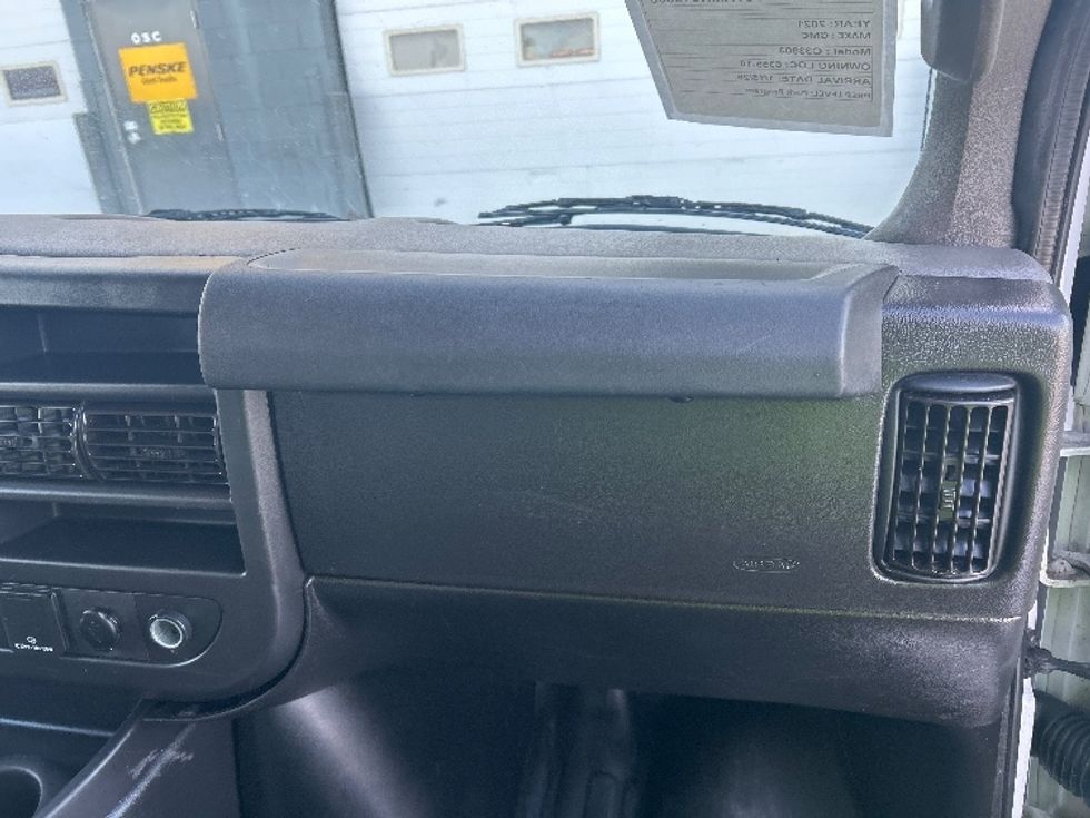 Light Duty Box Truck-Light and Medium Duty Trucks-GMC-2021-Savana G33903-Sturtevant-WI-119,534\n\t\tmiles-$ 27,750 - Image 21