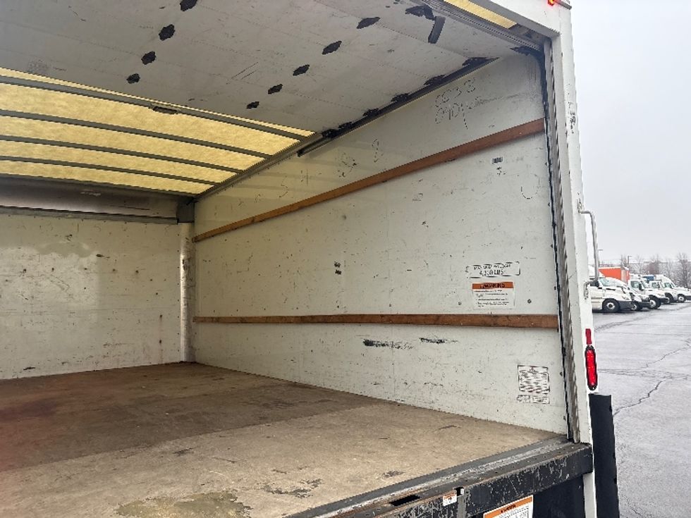 Light Duty Box Truck-Light and Medium Duty Trucks-GMC-2021-Savana G33903-Sturtevant-WI-88,582\n\t\tmiles-$ 31,250 - Image 11