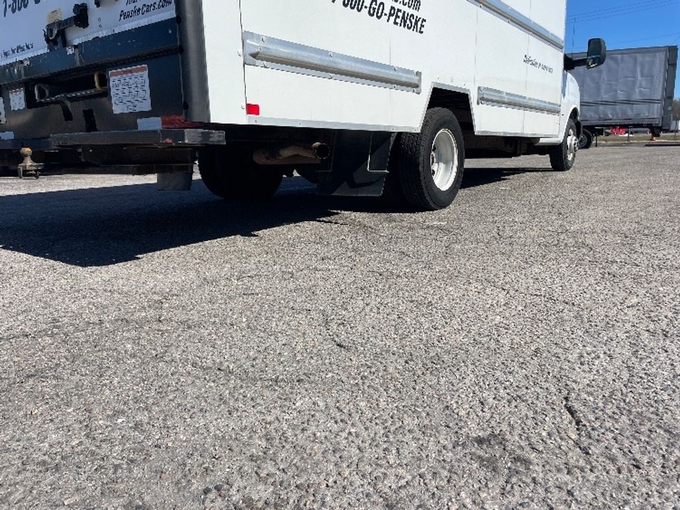 Light Duty Box Truck-Light and Medium Duty Trucks-GMC-2021-Savana G33903-Suffolk-VA-106,328\n\t\tmiles-$ 31,000 - Image 14