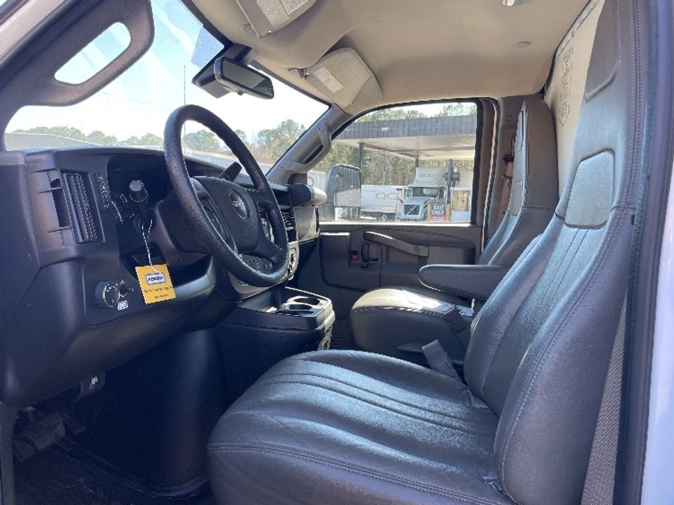 Light Duty Box Truck-Light and Medium Duty Trucks-GMC-2021-Savana G33903-Suffolk-VA-106,328\n\t\tmiles-$ 31,000 - Image 16