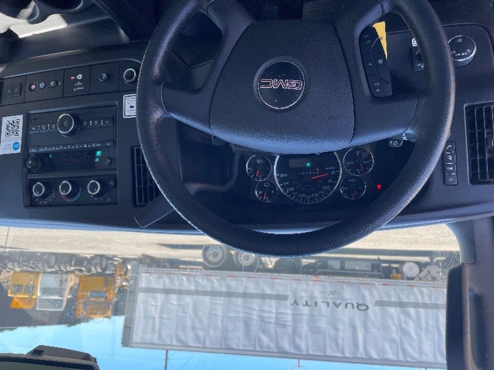 Light Duty Box Truck-Light and Medium Duty Trucks-GMC-2021-Savana G33903-Suffolk-VA-106,328\n\t\tmiles-$ 31,000 - Image 17