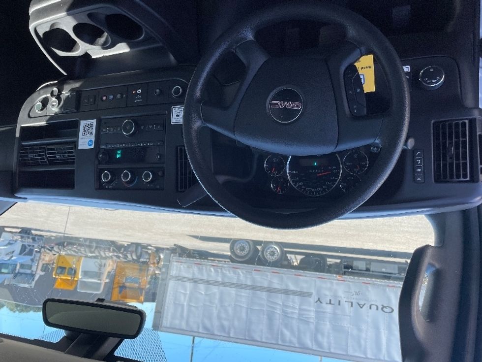 Light Duty Box Truck-Light and Medium Duty Trucks-GMC-2021-Savana G33903-Suffolk-VA-106,328\n\t\tmiles-$ 31,000 - Image 18