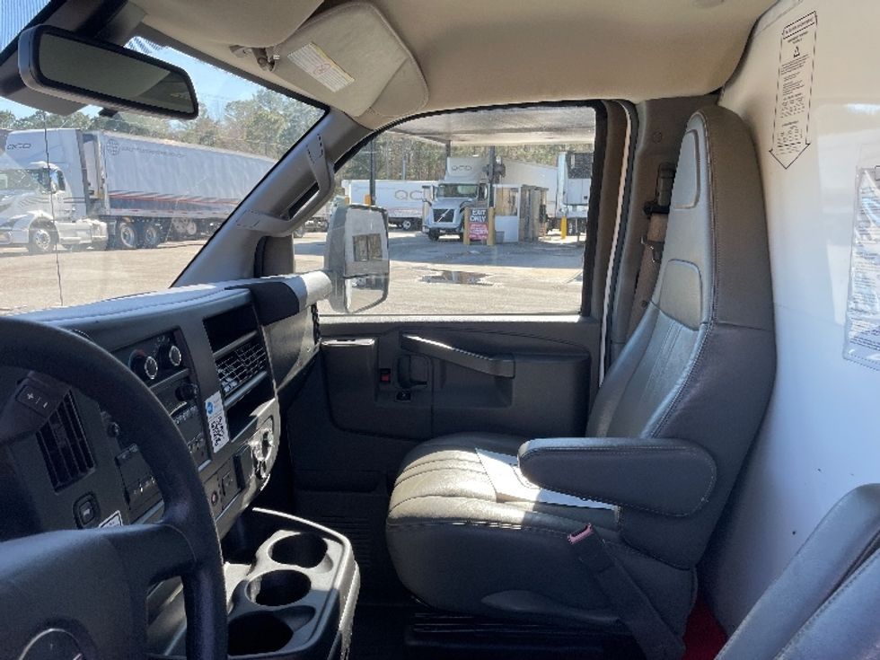 Light Duty Box Truck-Light and Medium Duty Trucks-GMC-2021-Savana G33903-Suffolk-VA-106,328\n\t\tmiles-$ 31,000 - Image 19