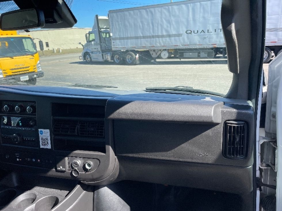 Light Duty Box Truck-Light and Medium Duty Trucks-GMC-2021-Savana G33903-Suffolk-VA-106,328\n\t\tmiles-$ 31,000 - Image 21