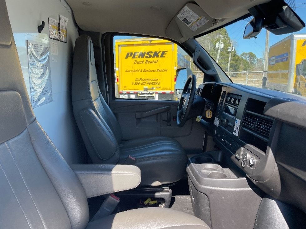 Light Duty Box Truck-Light and Medium Duty Trucks-GMC-2021-Savana G33903-Suffolk-VA-106,328\n\t\tmiles-$ 31,000 - Image 22