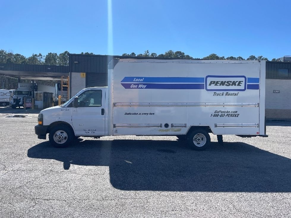 Light Duty Box Truck-Light and Medium Duty Trucks-GMC-2021-Savana G33903-Suffolk-VA-106,328\n\t\tmiles-$ 31,000 - Image 4