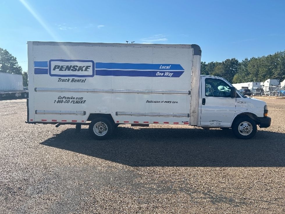 Light Duty Box Truck-Light and Medium Duty Trucks-GMC-2021-Savana G33903-Summit-MS-103,824\n\t\tmiles-$ 30,750 - Image 14