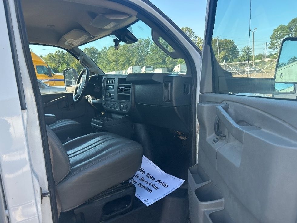 Light Duty Box Truck-Light and Medium Duty Trucks-GMC-2021-Savana G33903-Summit-MS-103,824\n\t\tmiles-$ 30,750 - Image 19