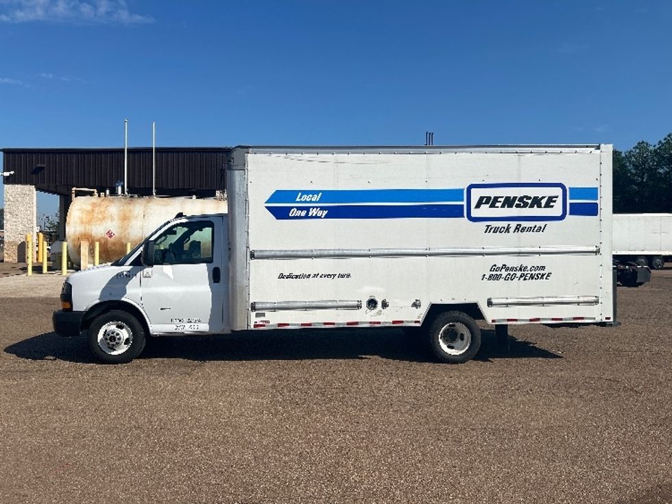 Light Duty Box Truck-Light and Medium Duty Trucks-GMC-2021-Savana G33903-Summit-MS-103,824\n\t\tmiles-$ 30,750 - Image 4