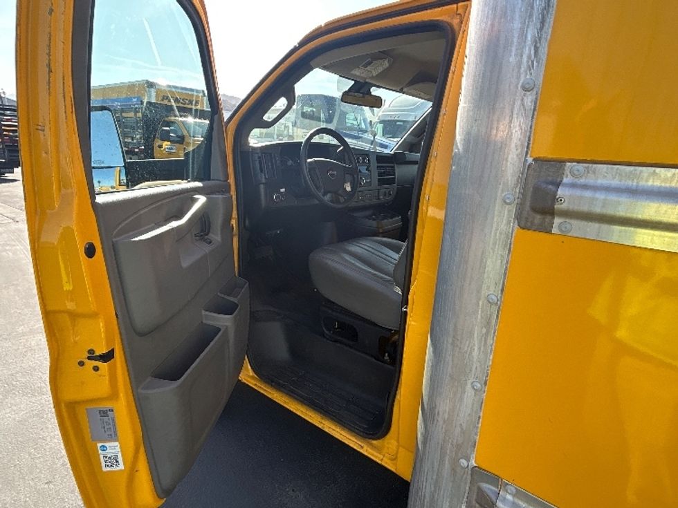 Light Duty Box Truck-Light and Medium Duty Trucks-GMC-2021-Savana G33903-Sun Valley-CA-71,345\n\t\tmiles-$ 30,500 - Image 16