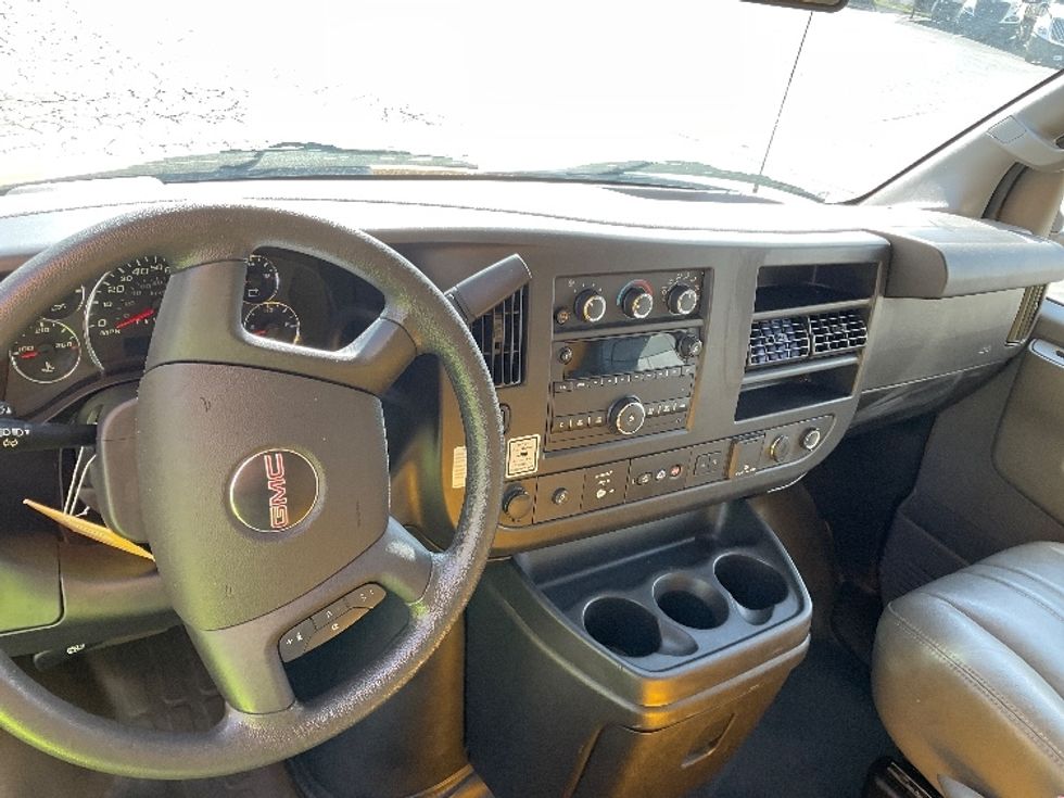 Light Duty Box Truck-Light and Medium Duty Trucks-GMC-2021-Savana G33903-Sun Valley-CA-71,345\n\t\tmiles-$ 30,500 - Image 18