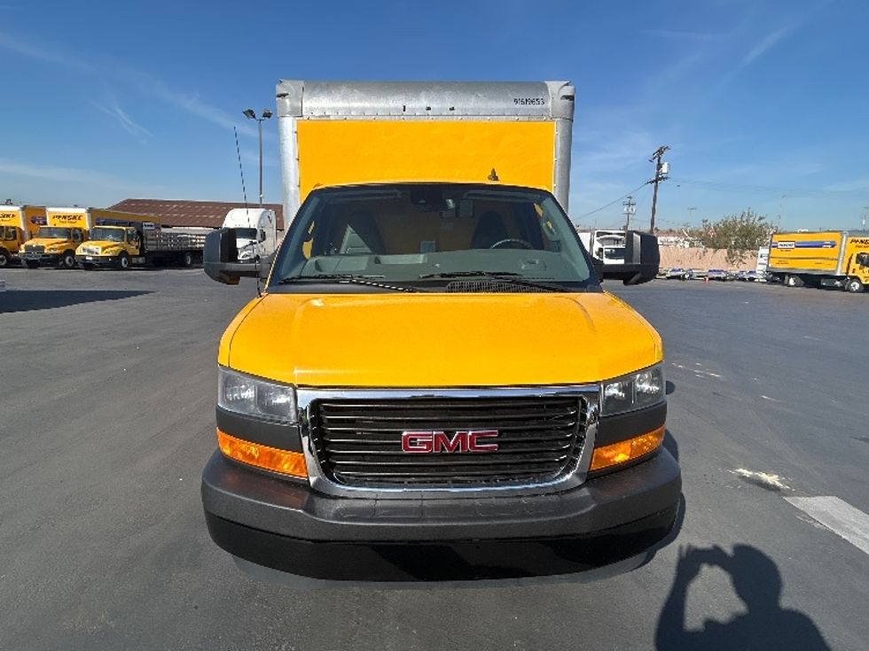 Light Duty Box Truck-Light and Medium Duty Trucks-GMC-2021-Savana G33903-Sun Valley-CA-71,345\n\t\tmiles-$ 30,500 - Image 2