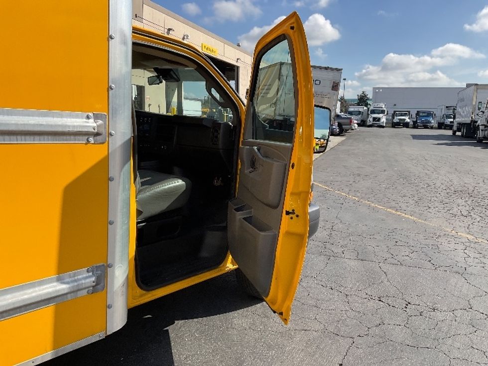 Light Duty Box Truck-Light and Medium Duty Trucks-GMC-2021-Savana G33903-Sun Valley-CA-71,345\n\t\tmiles-$ 30,500 - Image 20