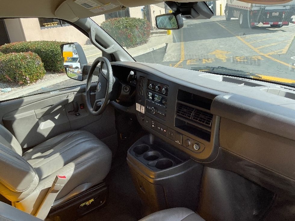 Light Duty Box Truck-Light and Medium Duty Trucks-GMC-2021-Savana G33903-Sun Valley-CA-71,345\n\t\tmiles-$ 30,500 - Image 21