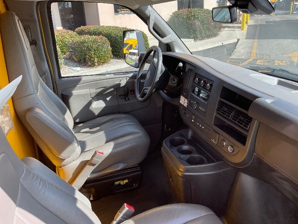 Light Duty Box Truck-Light and Medium Duty Trucks-GMC-2021-Savana G33903-Sun Valley-CA-71,345\n\t\tmiles-$ 30,500 - Image 22