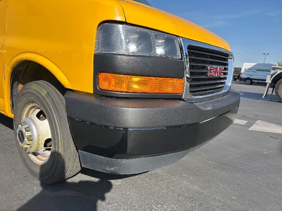 Light Duty Box Truck-Light and Medium Duty Trucks-GMC-2021-Savana G33903-Sun Valley-CA-71,345\n\t\tmiles-$ 30,500 - Image 25