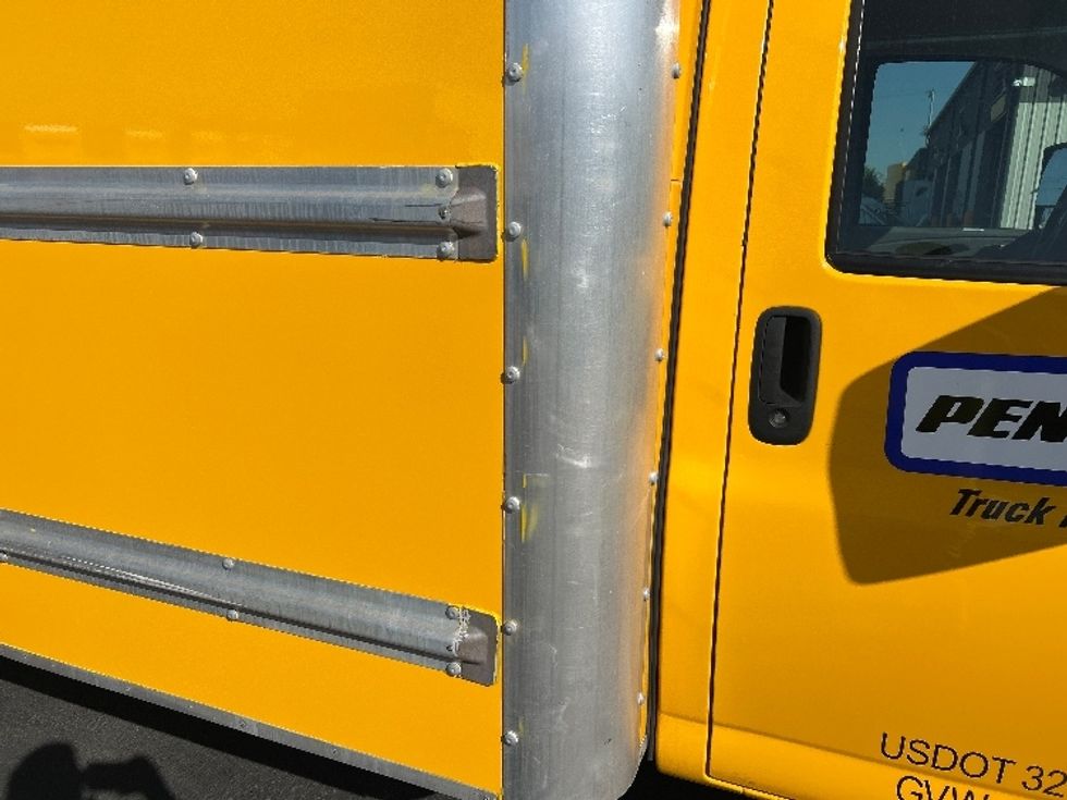 Light Duty Box Truck-Light and Medium Duty Trucks-GMC-2021-Savana G33903-Sun Valley-CA-71,345\n\t\tmiles-$ 30,500 - Image 27