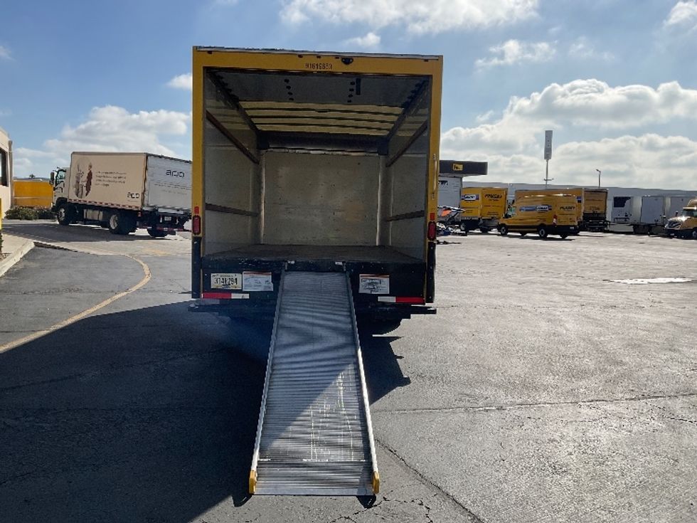 Light Duty Box Truck-Light and Medium Duty Trucks-GMC-2021-Savana G33903-Sun Valley-CA-71,345\n\t\tmiles-$ 30,500 - Image 9