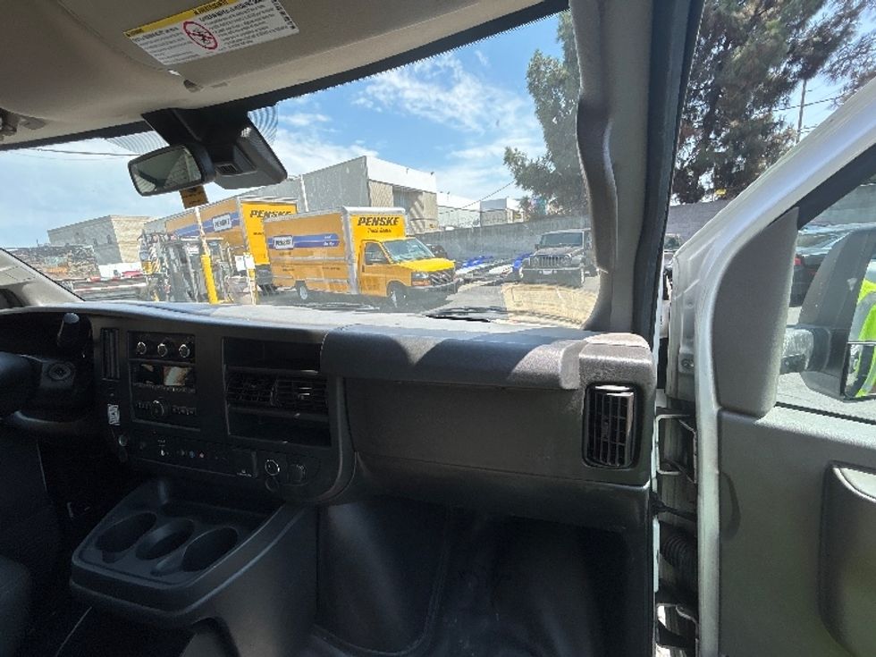 Light Duty Box Truck-Light and Medium Duty Trucks-GMC-2021-Savana G33903-Sun Valley-CA-86,304\n\t\tmiles-$ 32,250 - Image 17