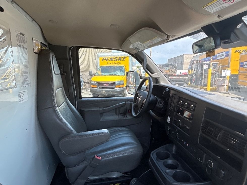 Light Duty Box Truck-Light and Medium Duty Trucks-GMC-2021-Savana G33903-Sun Valley-CA-86,304\n\t\tmiles-$ 32,250 - Image 18