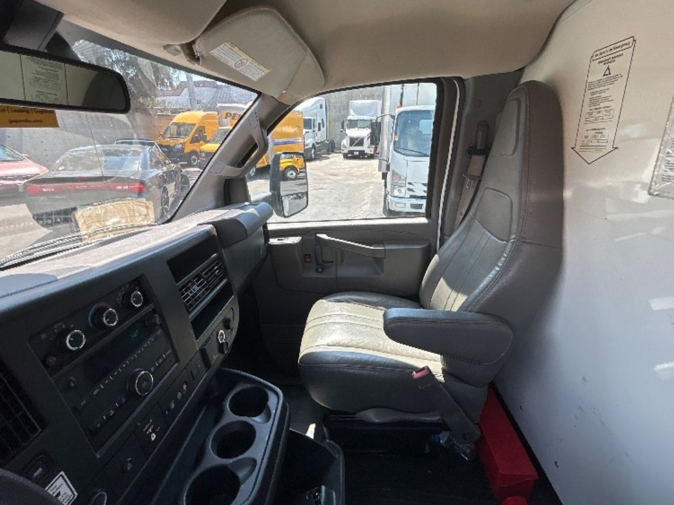 Light Duty Box Truck-Light and Medium Duty Trucks-GMC-2021-Savana G33903-Sun Valley-CA-86,304\n\t\tmiles-$ 32,250 - Image 23