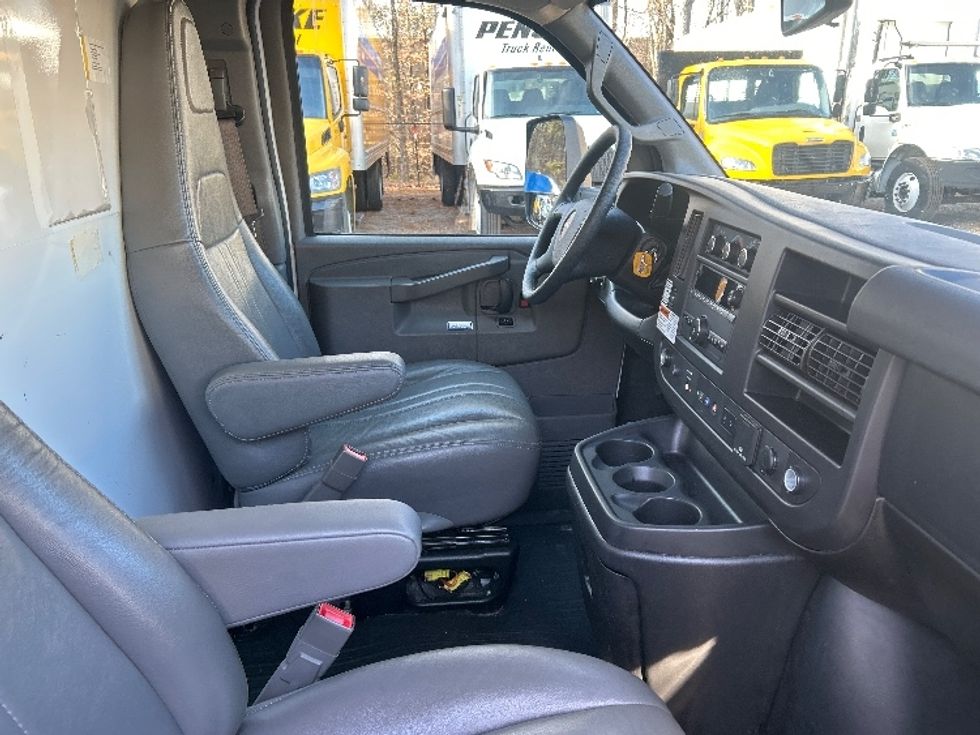 Light Duty Box Truck-Light and Medium Duty Trucks-GMC-2021-Savana G33903-Suwanee-GA-100,387\n\t\tmiles-$ 30,000 - Image 21