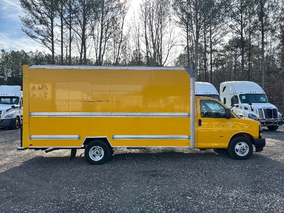 Light Duty Box Truck-Light and Medium Duty Trucks-GMC-2021-Savana G33903-Suwanee-GA-108,640\n\t\tmiles-$ 26,000 - Image 14