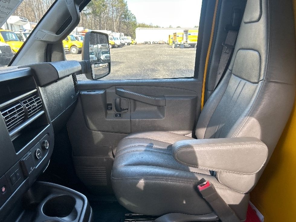 Light Duty Box Truck-Light and Medium Duty Trucks-GMC-2021-Savana G33903-Suwanee-GA-108,640\n\t\tmiles-$ 26,000 - Image 18