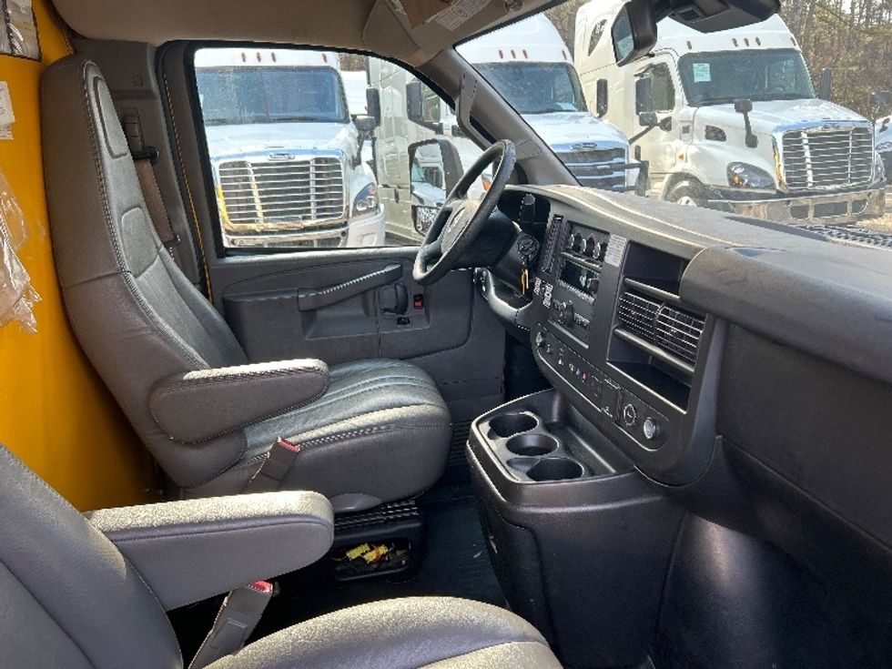 Light Duty Box Truck-Light and Medium Duty Trucks-GMC-2021-Savana G33903-Suwanee-GA-108,640\n\t\tmiles-$ 26,000 - Image 21