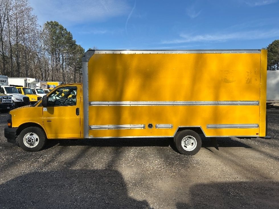 Light Duty Box Truck-Light and Medium Duty Trucks-GMC-2021-Savana G33903-Suwanee-GA-108,640\n\t\tmiles-$ 26,000 - Image 4