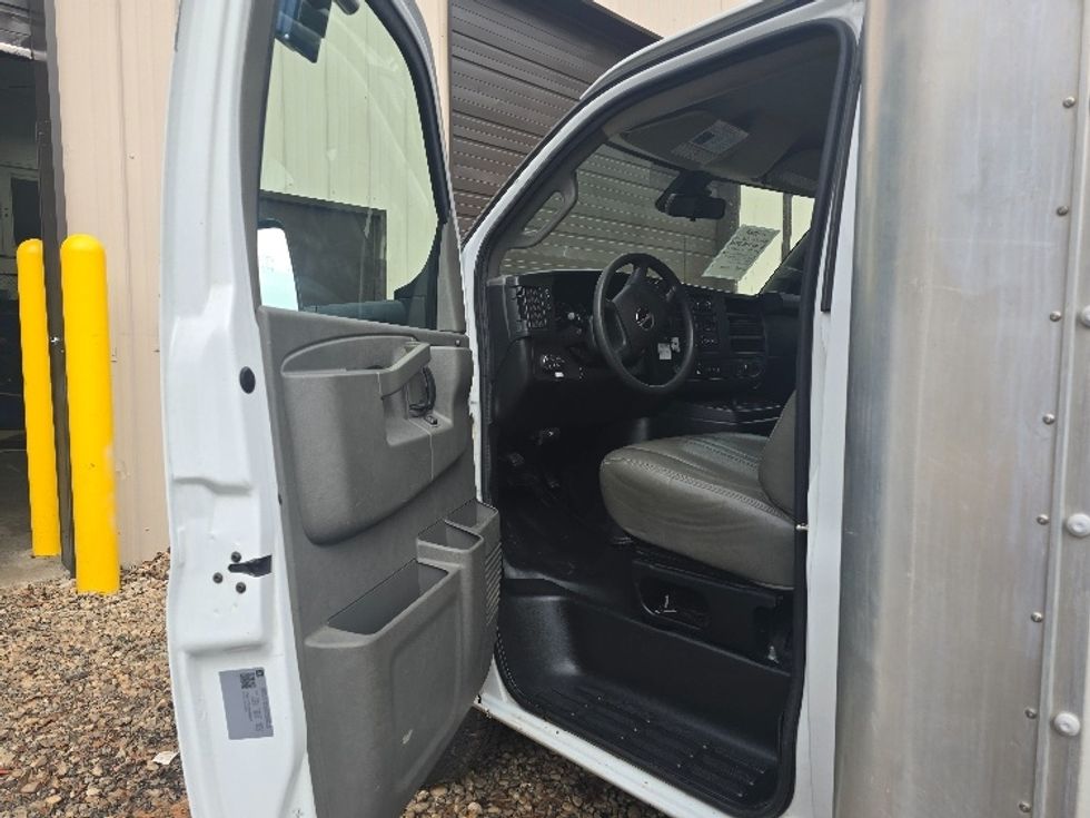 Light Duty Box Truck-Light and Medium Duty Trucks-GMC-2021-Savana G33903-Suwanee-GA-109,775\n\t\tmiles-$ 28,750 - Image 15