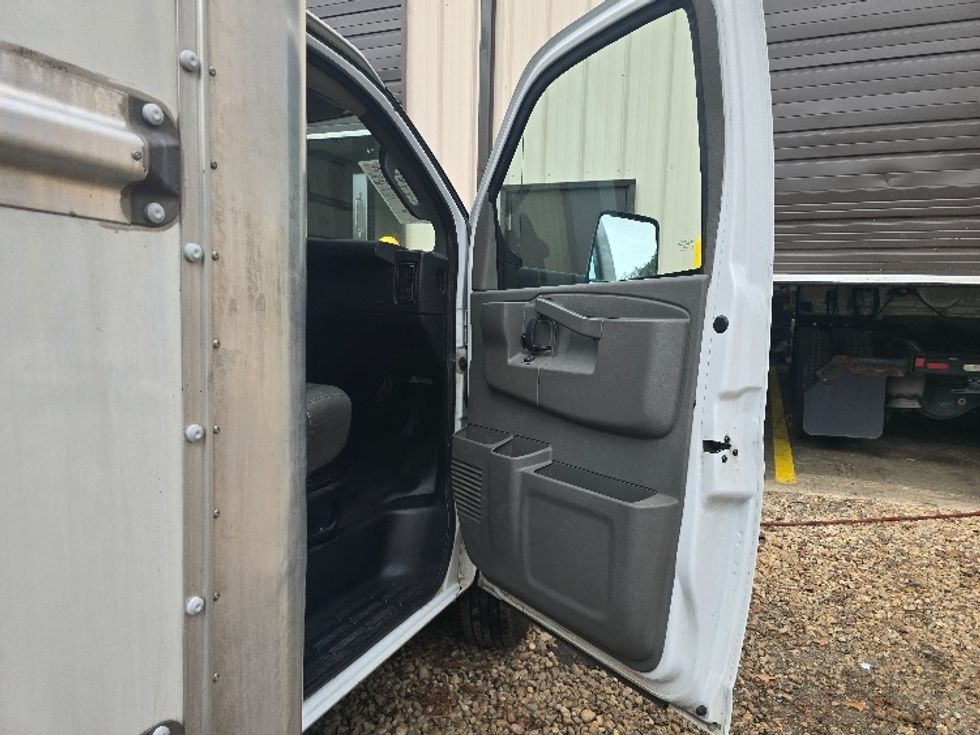 Light Duty Box Truck-Light and Medium Duty Trucks-GMC-2021-Savana G33903-Suwanee-GA-109,775\n\t\tmiles-$ 28,750 - Image 19