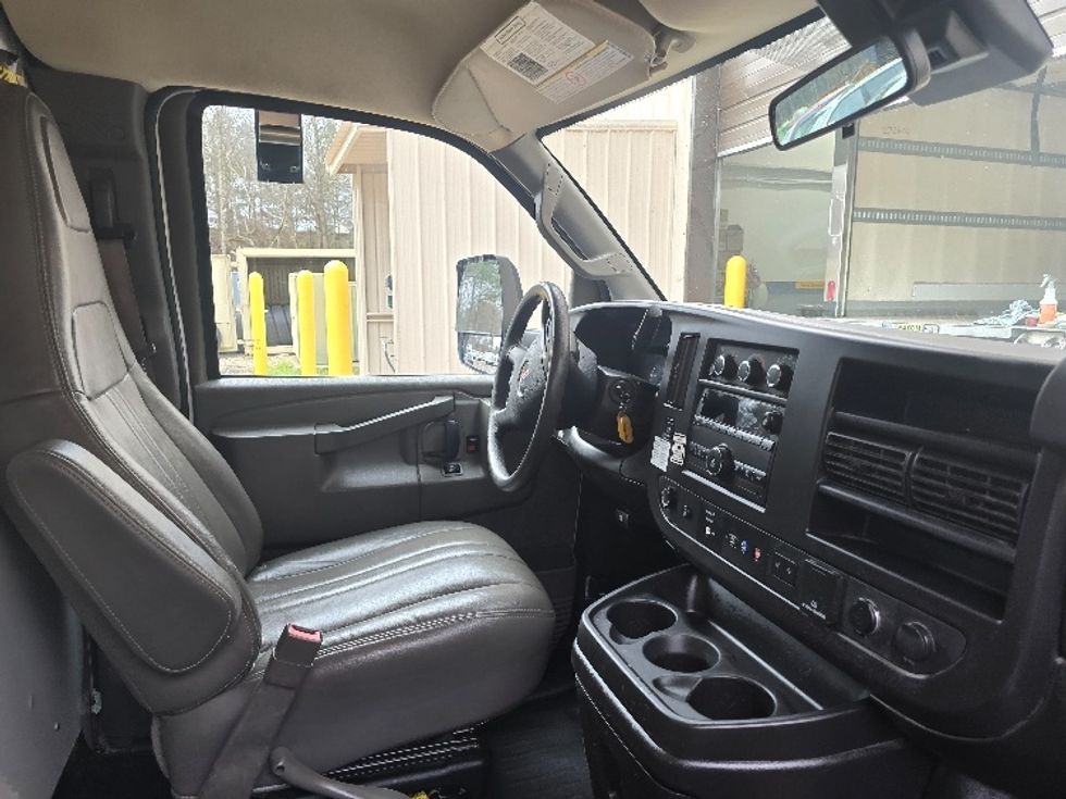 Light Duty Box Truck-Light and Medium Duty Trucks-GMC-2021-Savana G33903-Suwanee-GA-109,775\n\t\tmiles-$ 28,750 - Image 21