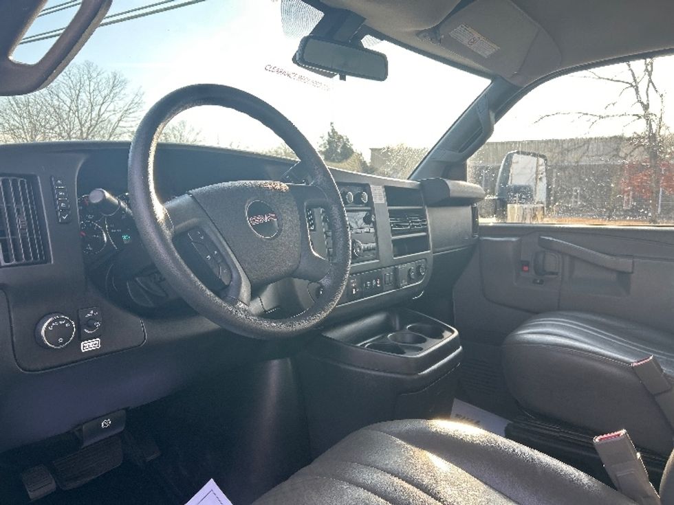 Light Duty Box Truck-Light and Medium Duty Trucks-GMC-2021-Savana G33903-Swedesboro-NJ-102,226\n\t\tmiles-$ 28,250 - Image 17