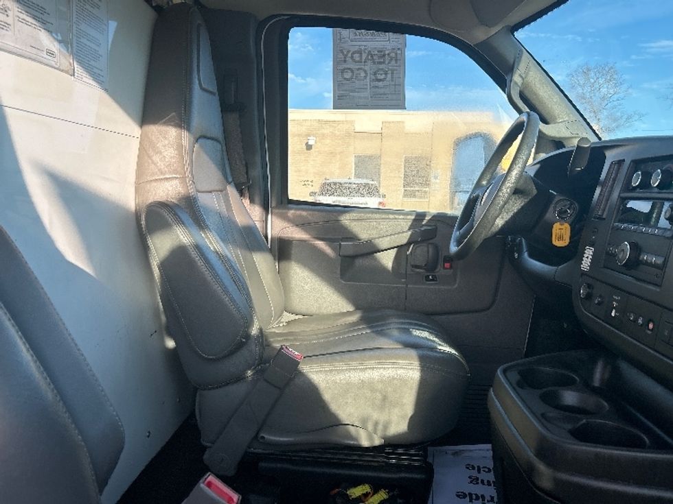 Light Duty Box Truck-Light and Medium Duty Trucks-GMC-2021-Savana G33903-Swedesboro-NJ-102,226\n\t\tmiles-$ 28,250 - Image 22