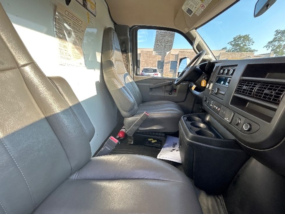 Light Duty Box Truck-Light and Medium Duty Trucks-GMC-2021-Savana G33903-Swedesboro-NJ-68,555\n\t\tmiles-$ 32,000 - Image 22