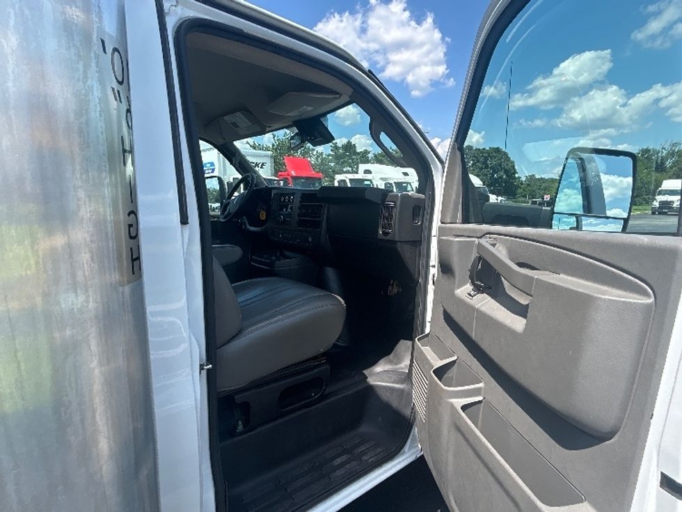 Light Duty Box Truck-Light and Medium Duty Trucks-GMC-2021-Savana G33903-Swedesboro-NJ-79,214\n\t\tmiles-$ 30,750 - Image 20
