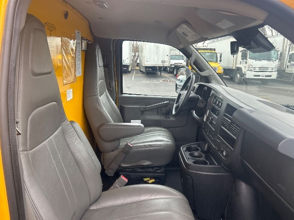 Light Duty Box Truck-Light and Medium Duty Trucks-GMC-2021-Savana G33903-Swedesboro-NJ-92,880\n\t\tmiles-$ 26,500 - Image 22