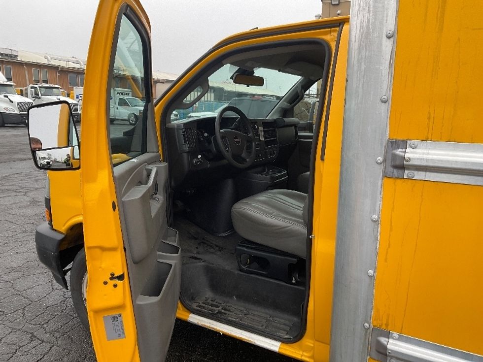 Light Duty Box Truck-Light and Medium Duty Trucks-GMC-2021-Savana G33903-Tacoma-WA-87,479\n\t\tmiles-$ 29,250 - Image 16